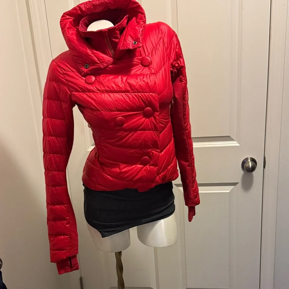 lululemon athletica Vibrant Red Quilted Puffer Jacket - Picture 4 of 16